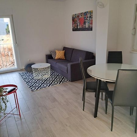 Apartment Charlie Komarna Buitenkant foto